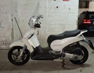 Ficha reducida Aprilia Scarabeo 300 del 2010