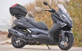 Moto importada de Francia. Nosotros realizamos la Ficha técnica reducida para poder obtener la nueva ficha técnica en una ITV. Kymco Downtown del 2016.