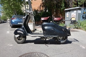 Moto clásica restaurada. Nosotros realizamos la Ficha técnica reducida para poder obtener la nueva ficha técnica en una ITV. Ficha Reducida Lambretta 125A de 1955. Moto histórica rehabilitada.